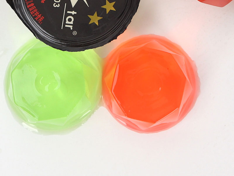 Multipack mit alkoholischen Gelee-Shots unter Eigenmarken, mit individuellen Geschmacksrichtungen und verkaufsfertiger Verpackung