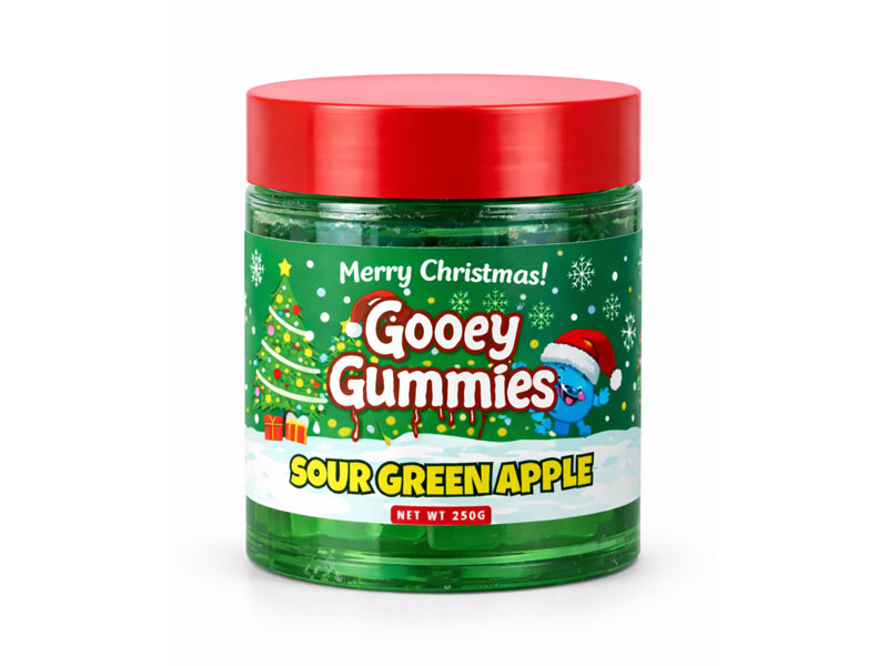 Gomitas de formas mixtas sumergidas en almíbar saborizado que demuestran formatos de gomitas pegajosas personalizables.