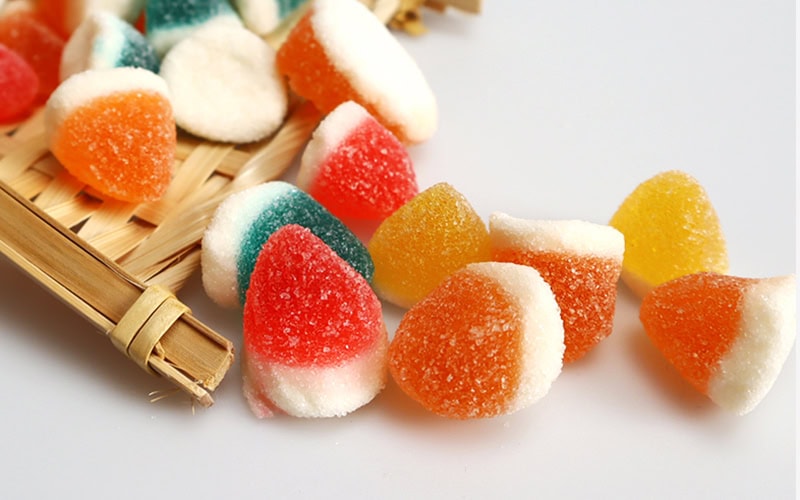 Strict quality control in our factory – Workers inspect gummies before export as a trusted China candy supplier.